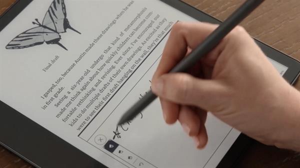 eBookReader Amazon Kindle Scribe skrive med stylus og med på farten